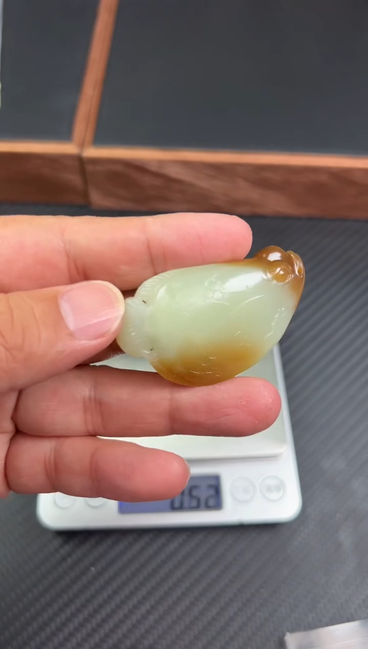 【闪购商品】和田玉吊坠(赠链)未镶嵌若羌微色差