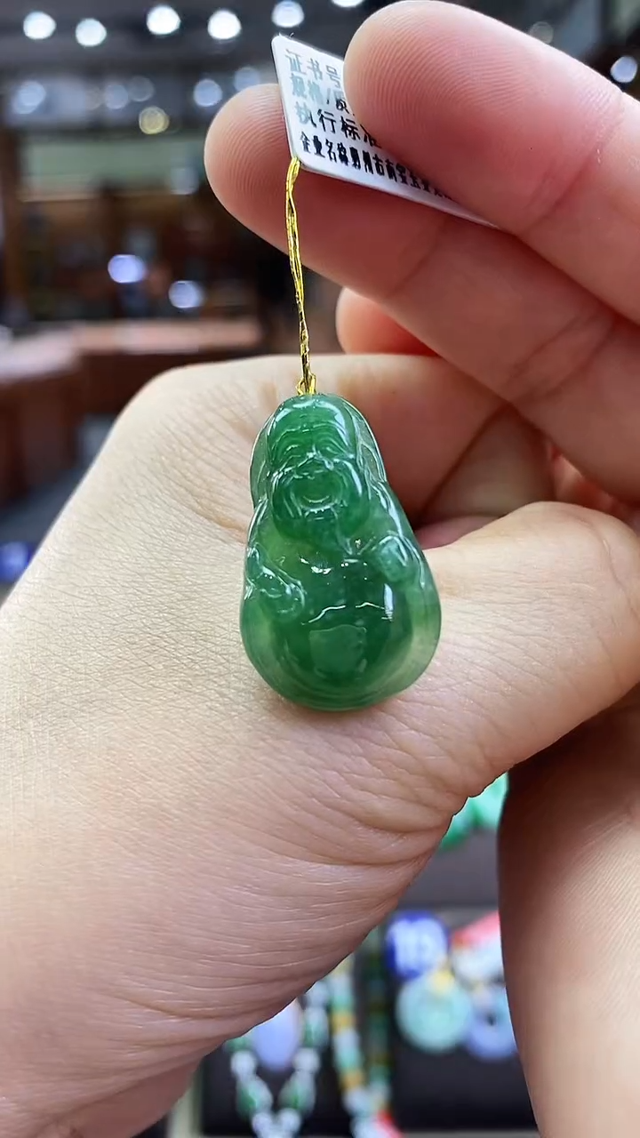 翡翠未镶嵌颈饰财神爷