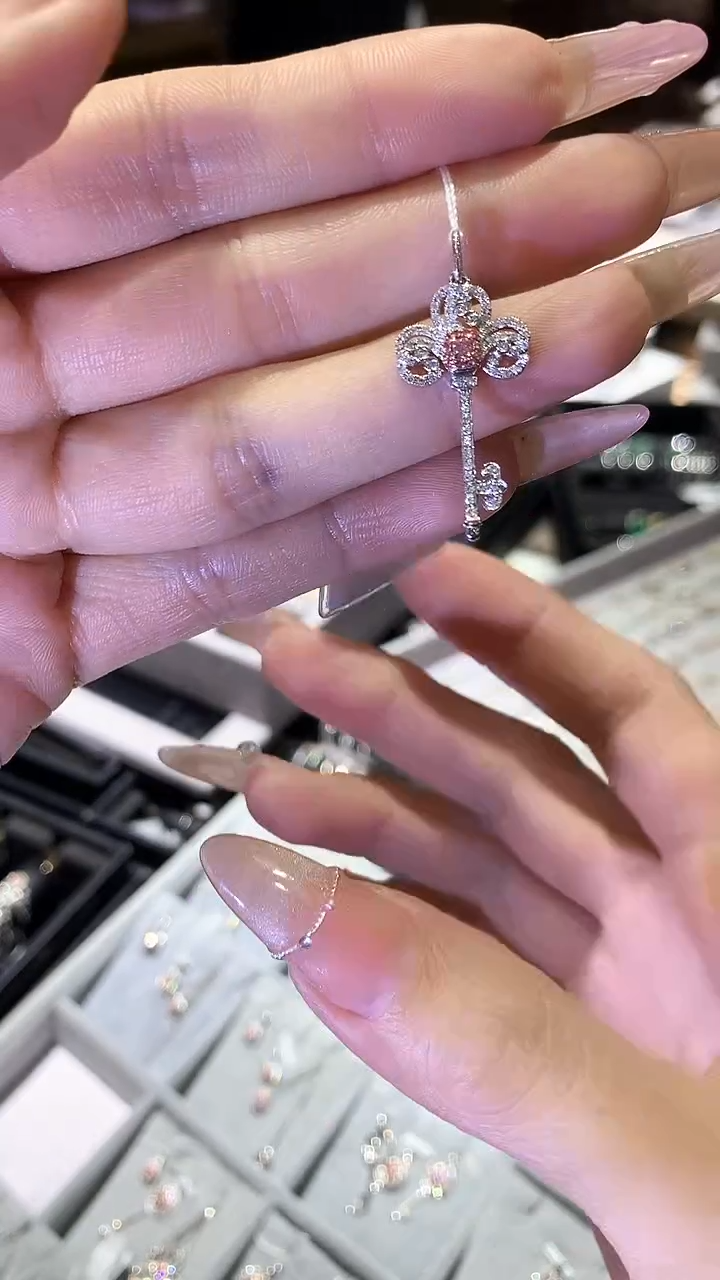 【闪购商品】钻石吊坠18K金镶嵌吊坠