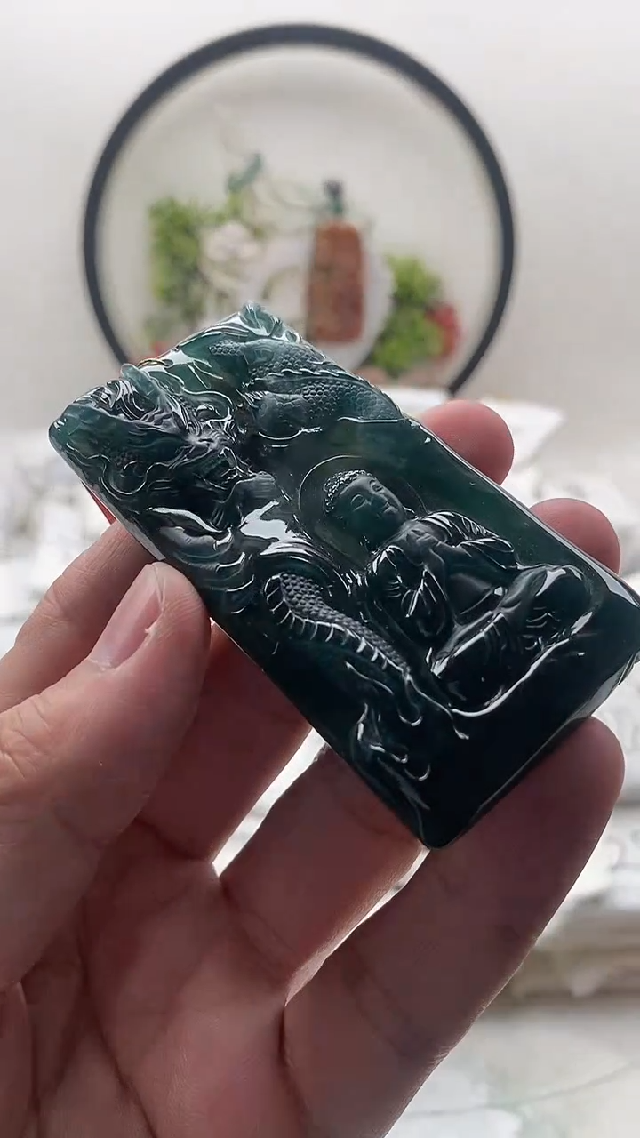 颈饰未镶嵌翡翠大日如来