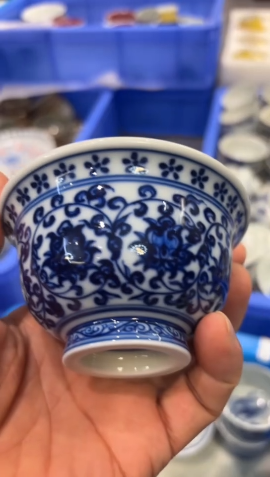 柴窑青花缠枝莲杯杯