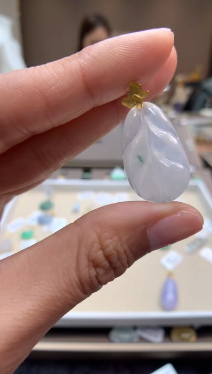 【闪购商品】翡翠颈饰18K金镶嵌芭蕉叶