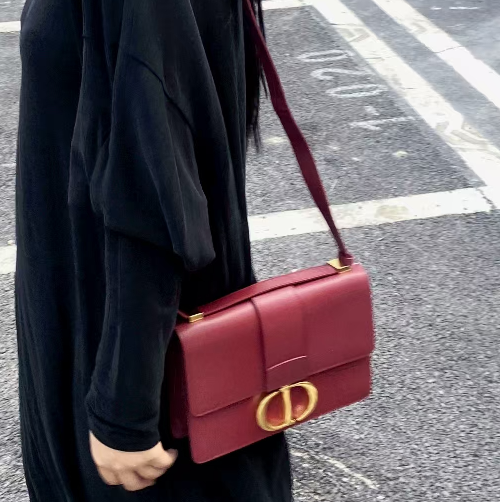95新 DIOR/迪奥 茉上/红色全皮中号蒙田30 斜挎包