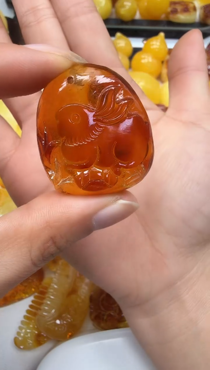 裸石琥珀未镶嵌如图