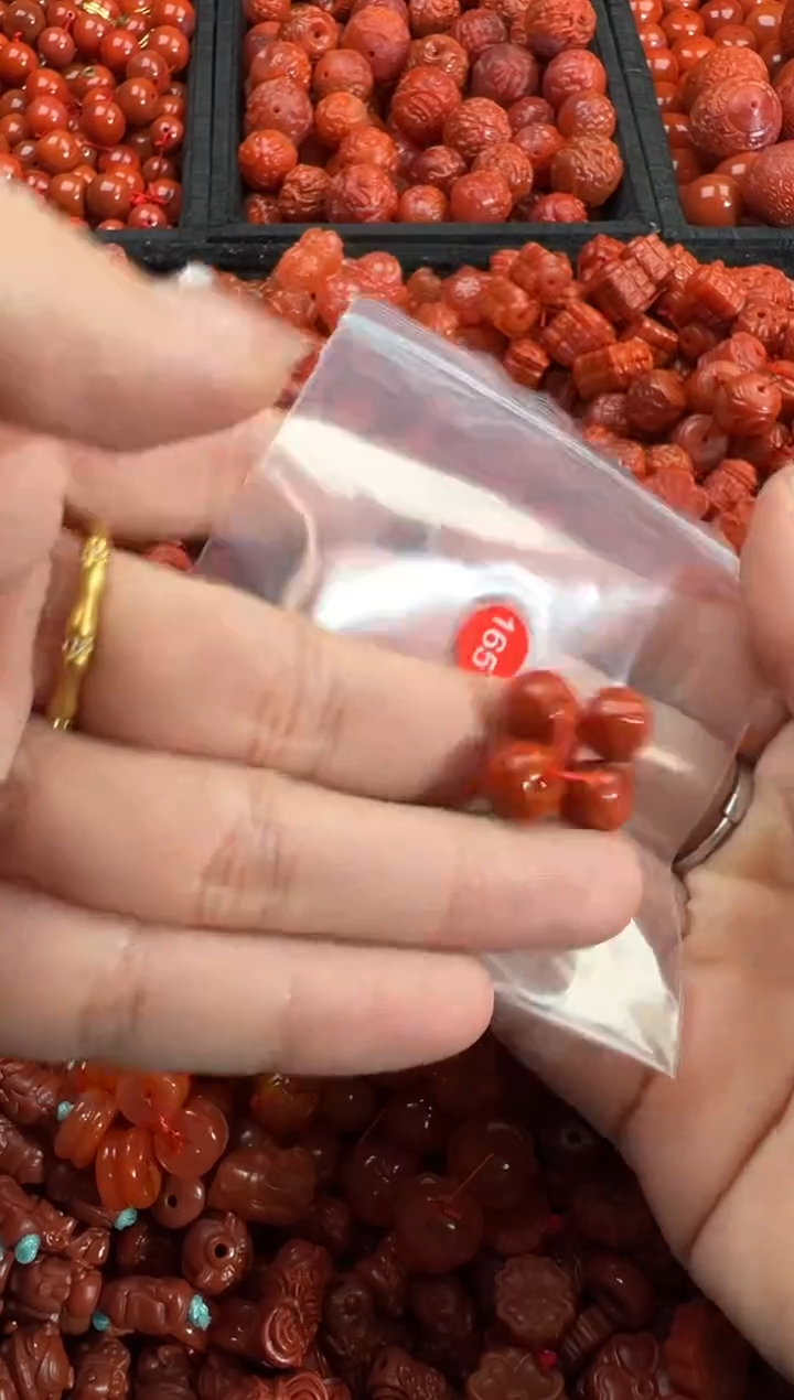 南红玛瑙未镶嵌颈饰1