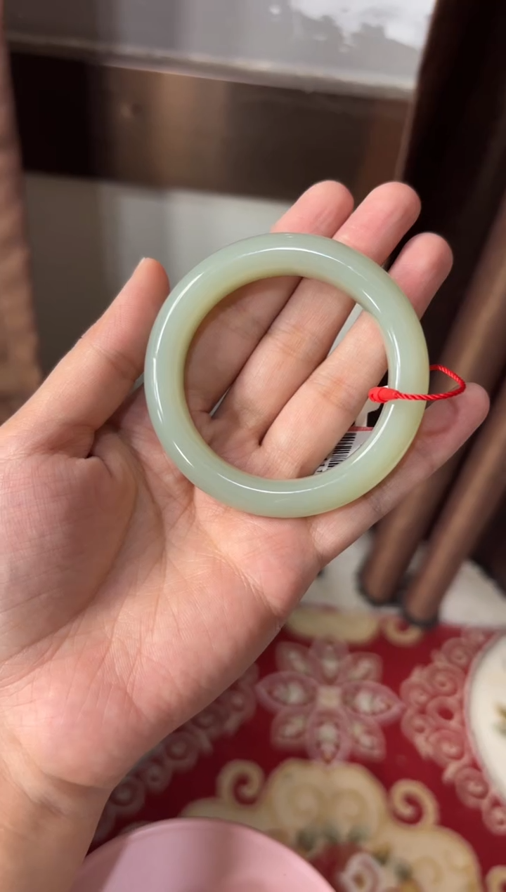 【闪购商品】和田玉手镯未镶嵌且末微色差近矿51