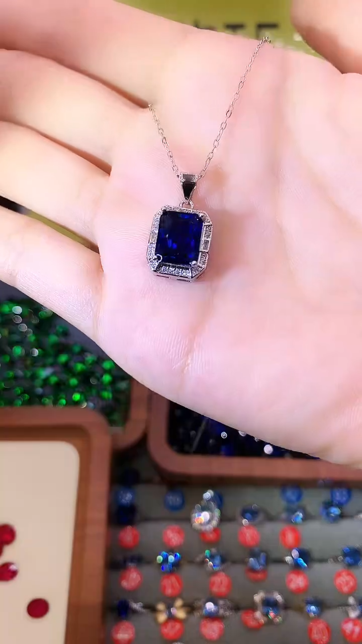 蓝宝石吊坠(赠链)银S925镶嵌.......