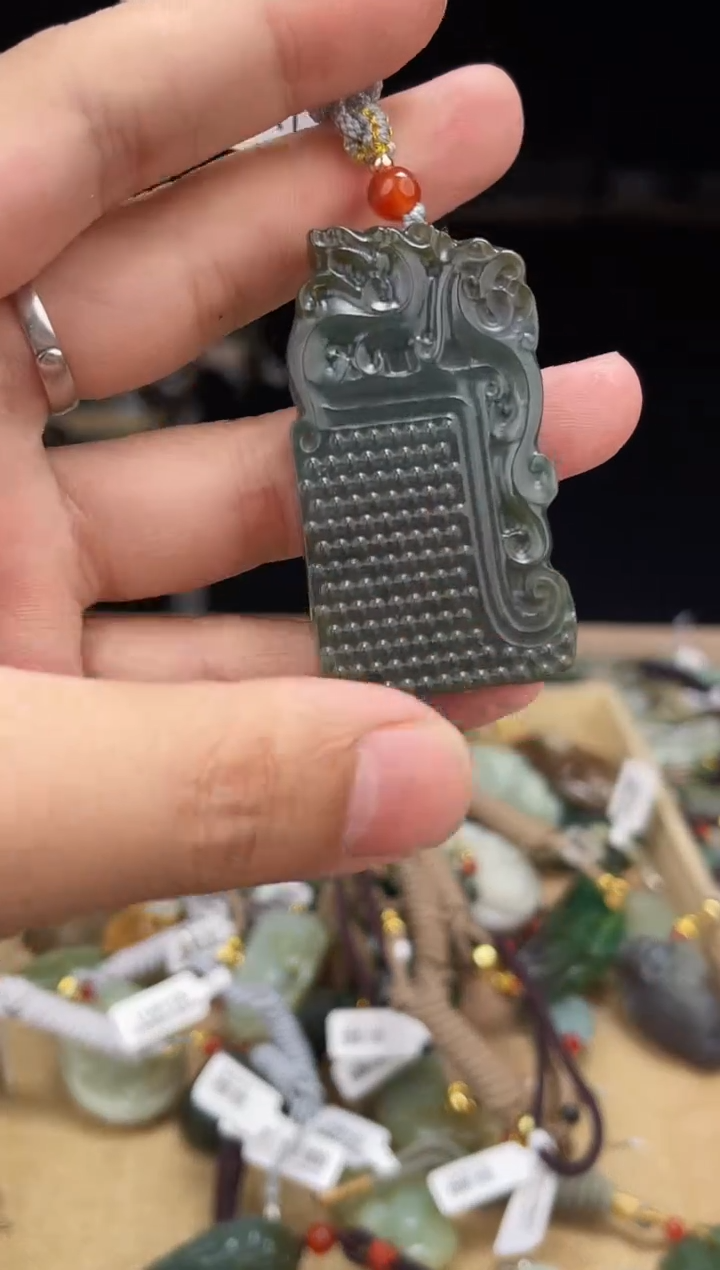 颈饰未镶嵌和田玉1