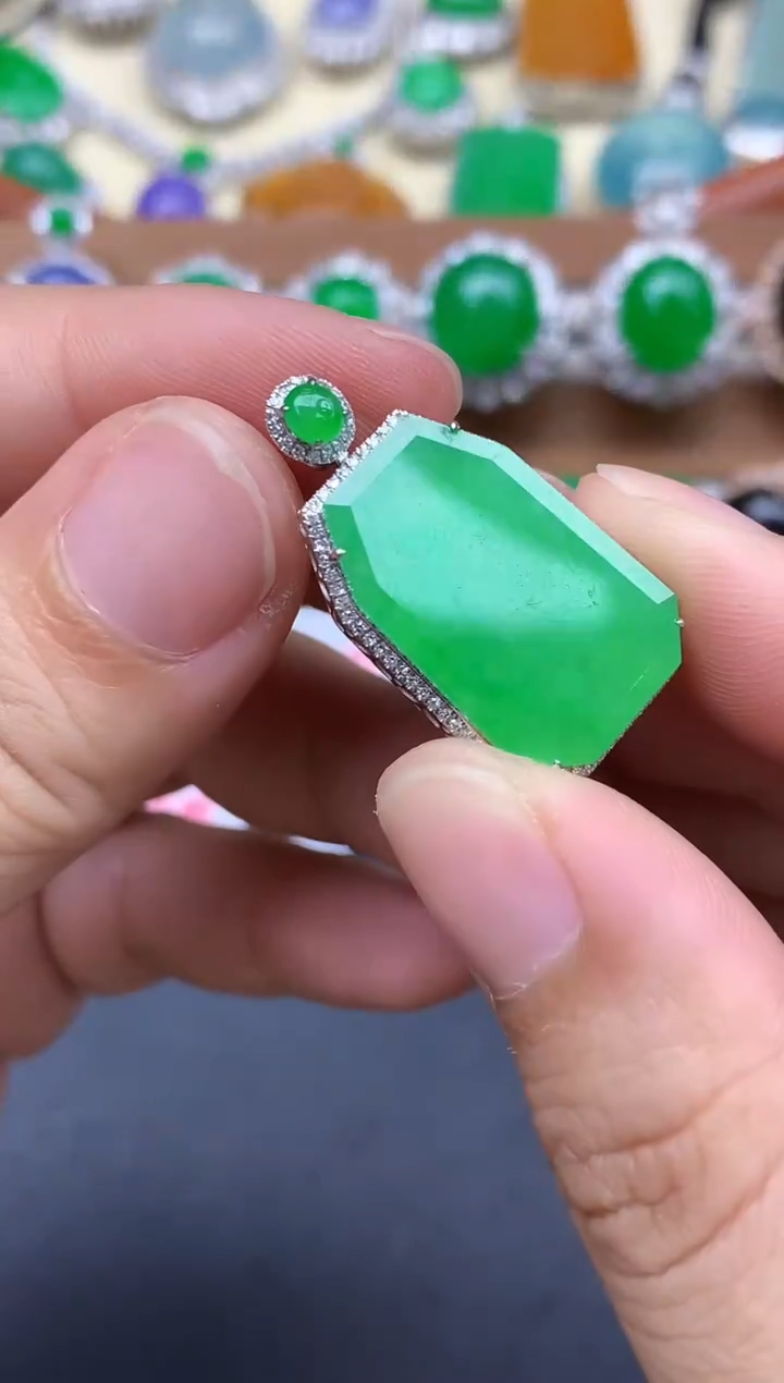 颈饰18K金镶嵌翡翠449-中国好珍宝