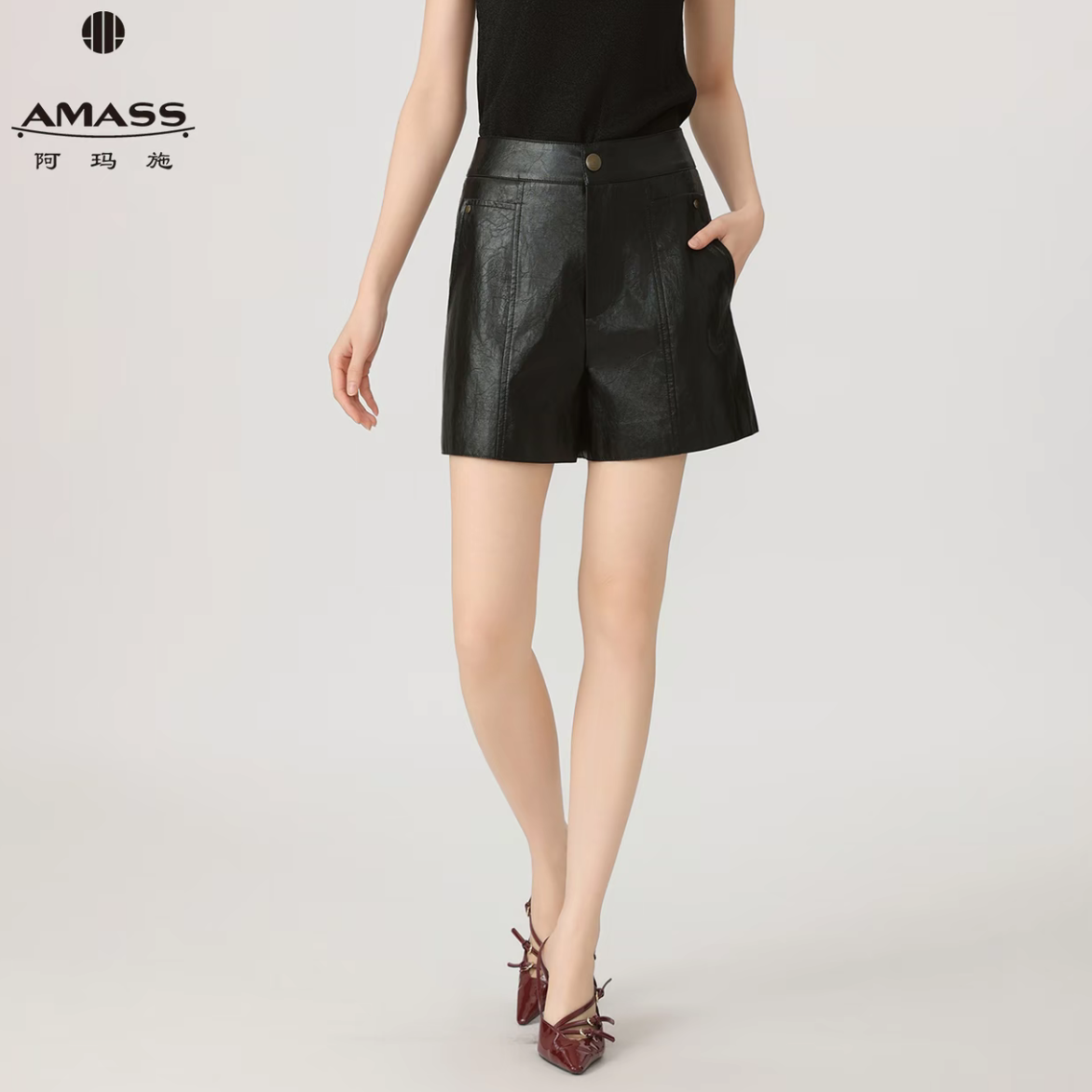 AMASS/阿玛施25新款黑色显瘦皮质反光休闲短裤510042-4247411
