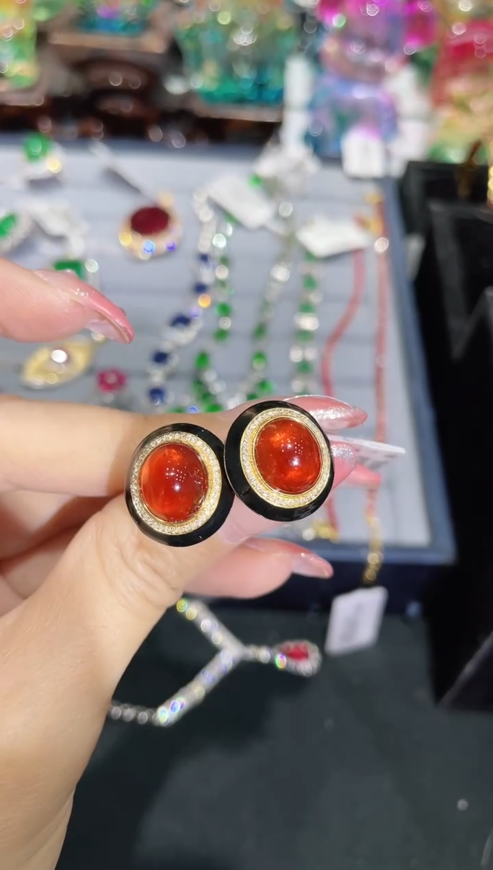 18K金镶嵌耳饰石榴石（芬达石）耳饰