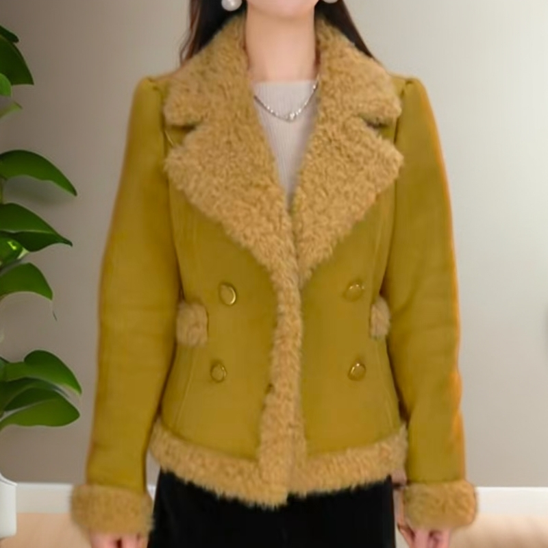 小香风皮毛秋冬一体2025新款时尚气质保暖长袖短款加绒西装领外套