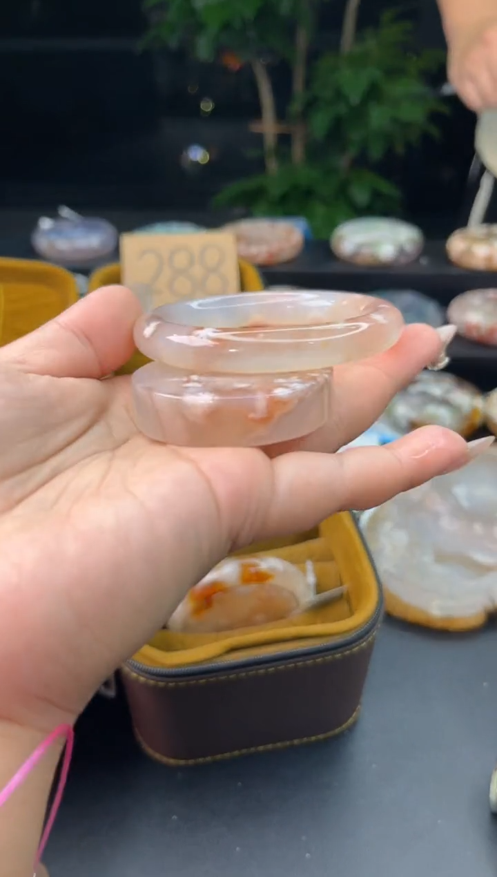 【闪购商品】石英质玉手镯未镶嵌赠送镯心（圈口51