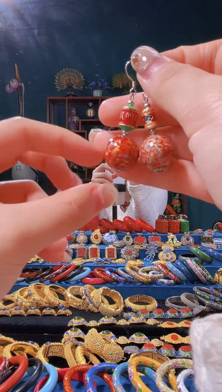 【闪购商品】犀皮漆耳环大红色