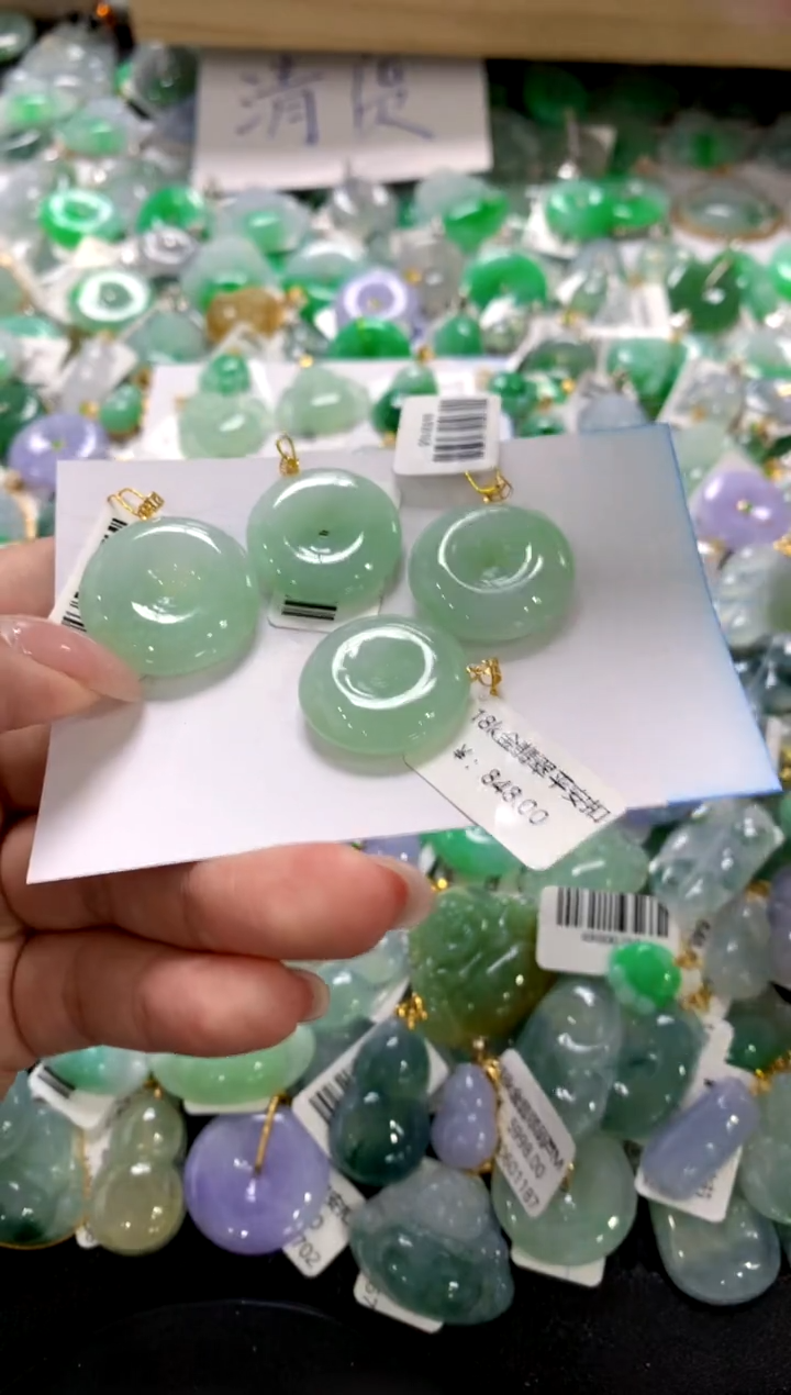 翡翠18K金镶嵌颈饰1111111111（多样性发其一）