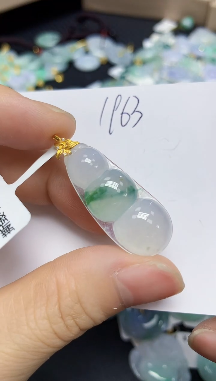 翡翠18K金镶嵌颈饰天然缅甸翡翠A货