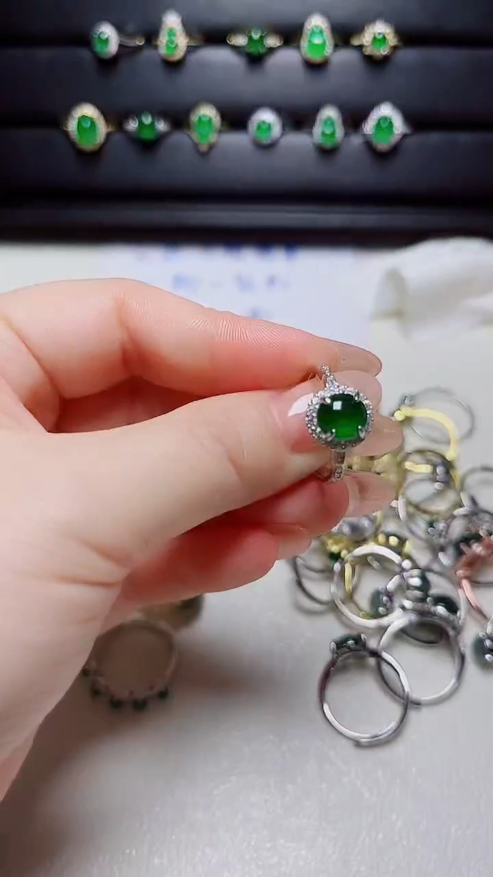 翡翠戒指银S925镶嵌天然翡翠s925银