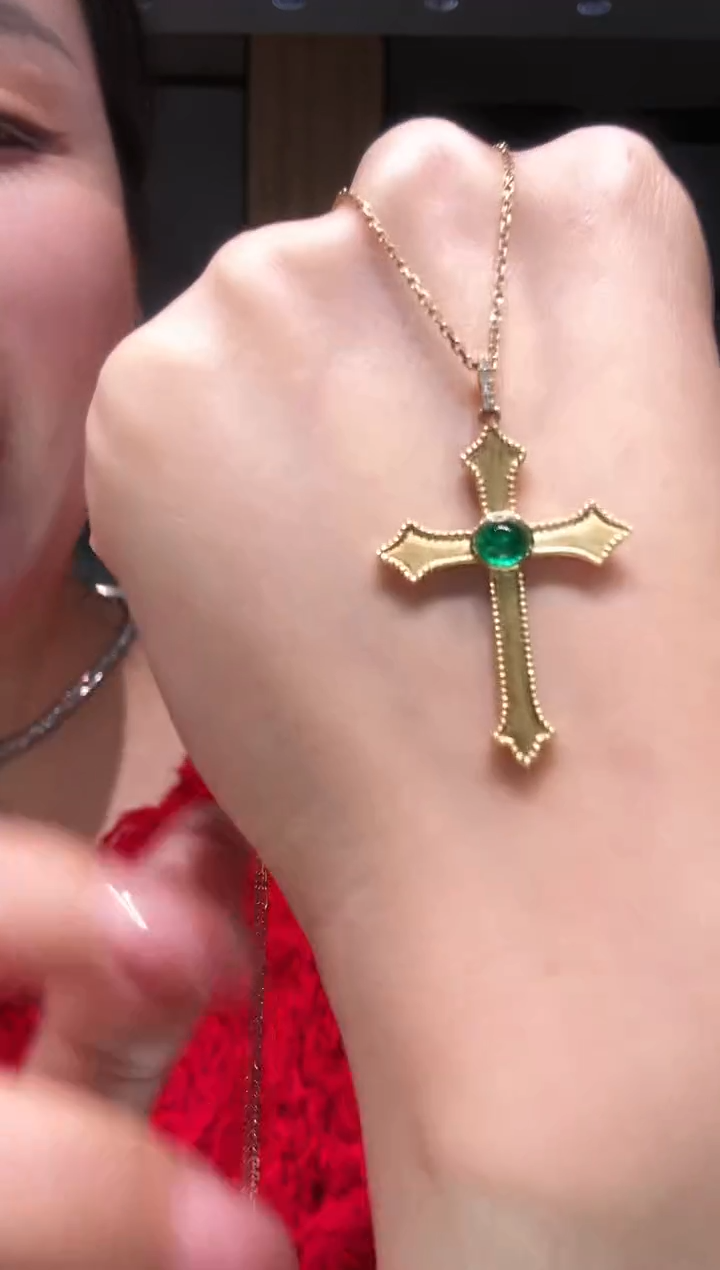 【闪购商品】祖母绿项链18K金镶嵌十字架