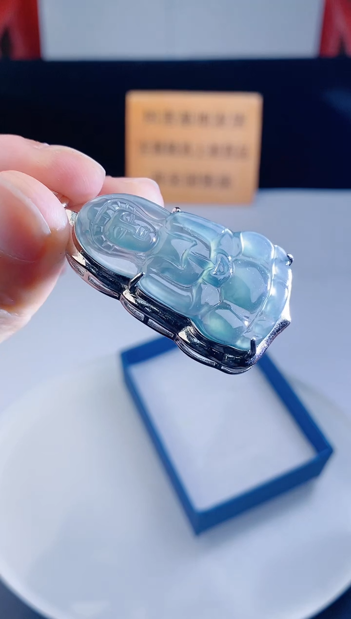 颈饰未镶嵌翡翠 