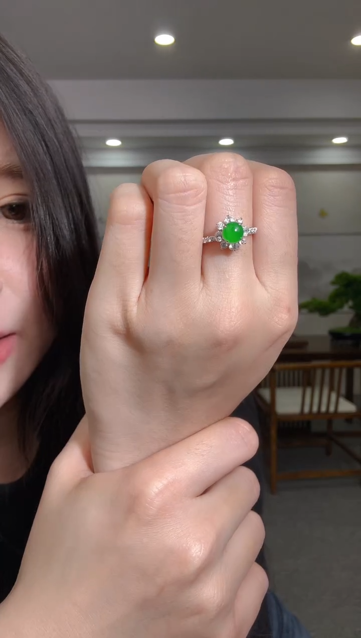 【闪购商品】翡翠戒指18K金镶嵌蛋面