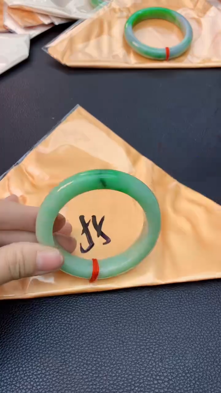 翡翠未镶嵌手镯0263785837