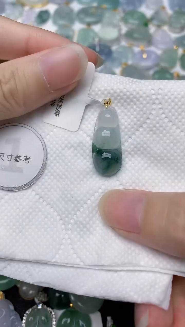 翡翠18K金镶嵌颈饰天然A货翡翠