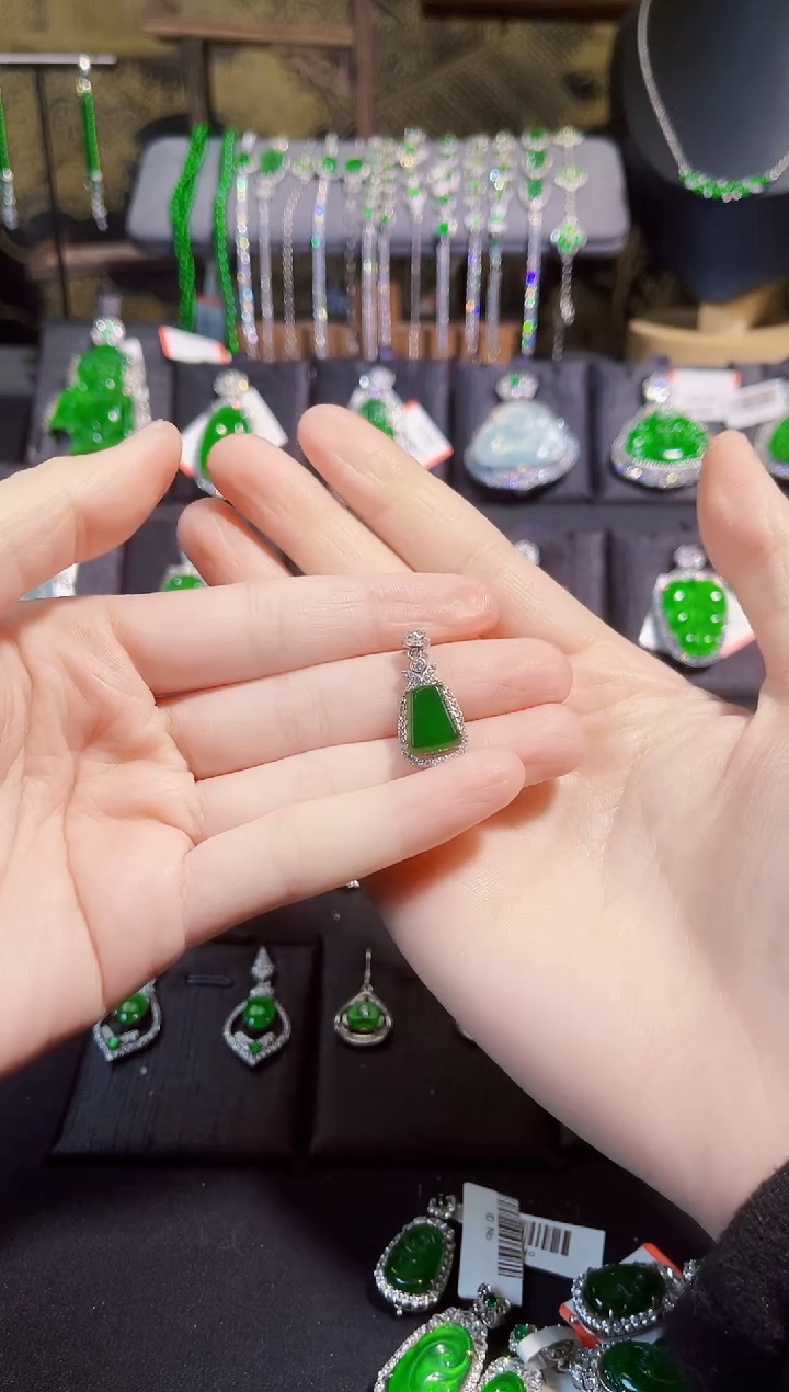 【闪购商品】翡翠颈饰银S925镶嵌无事牌吊坠