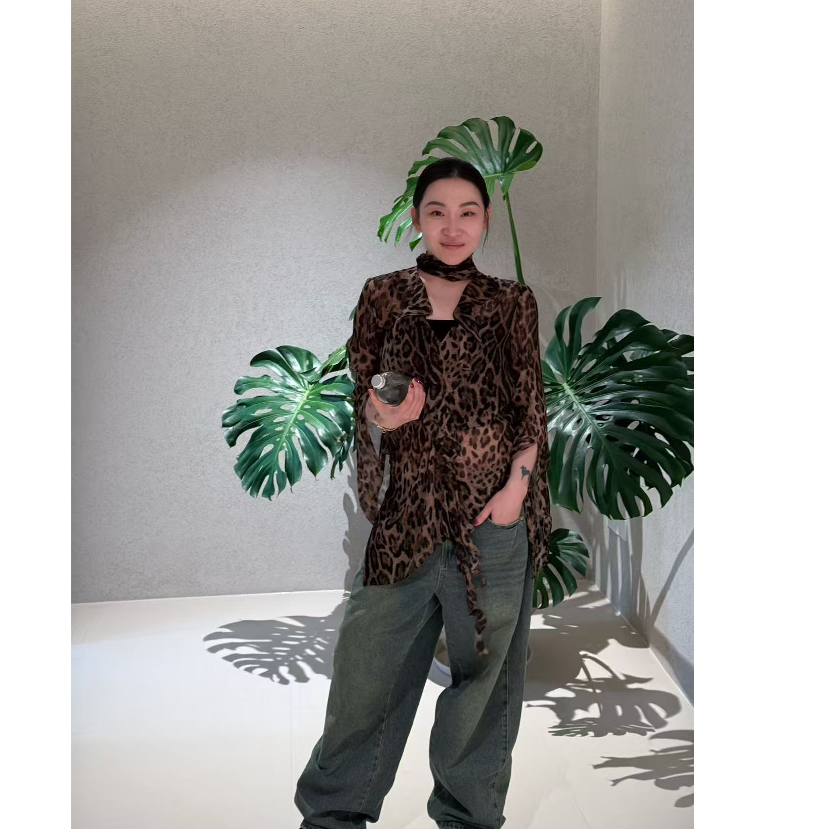 U ROSE[港风复古]真丝桑蚕丝豹纹印花飘带不规则衬衫2WZQ067