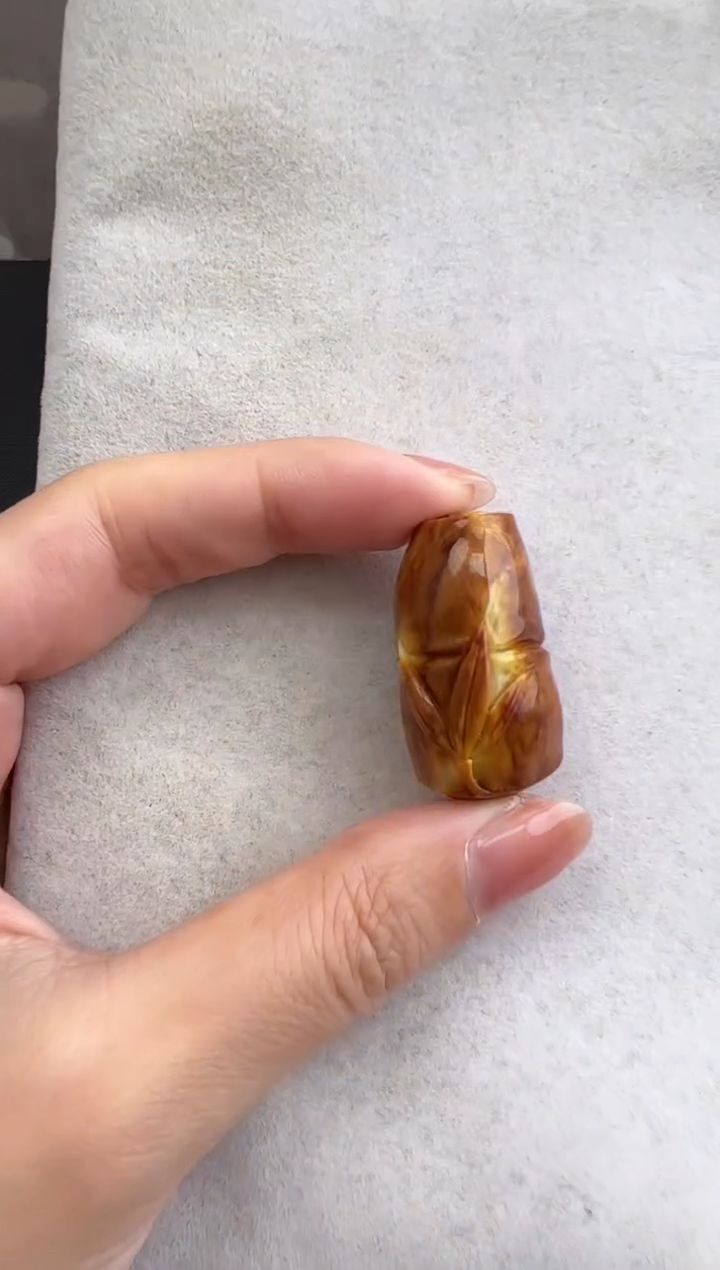 【闪购商品】琥珀裸石未镶嵌10210153-吊坠