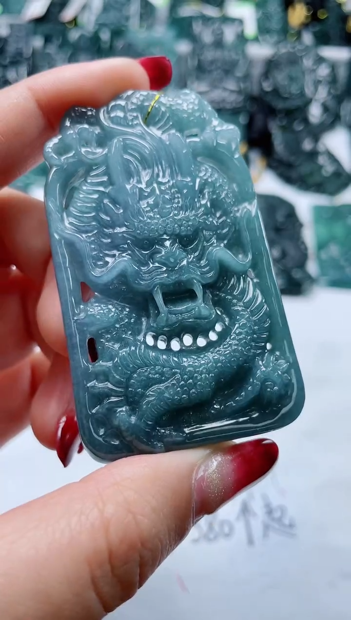 【闪购商品】翡翠颈饰未镶嵌          