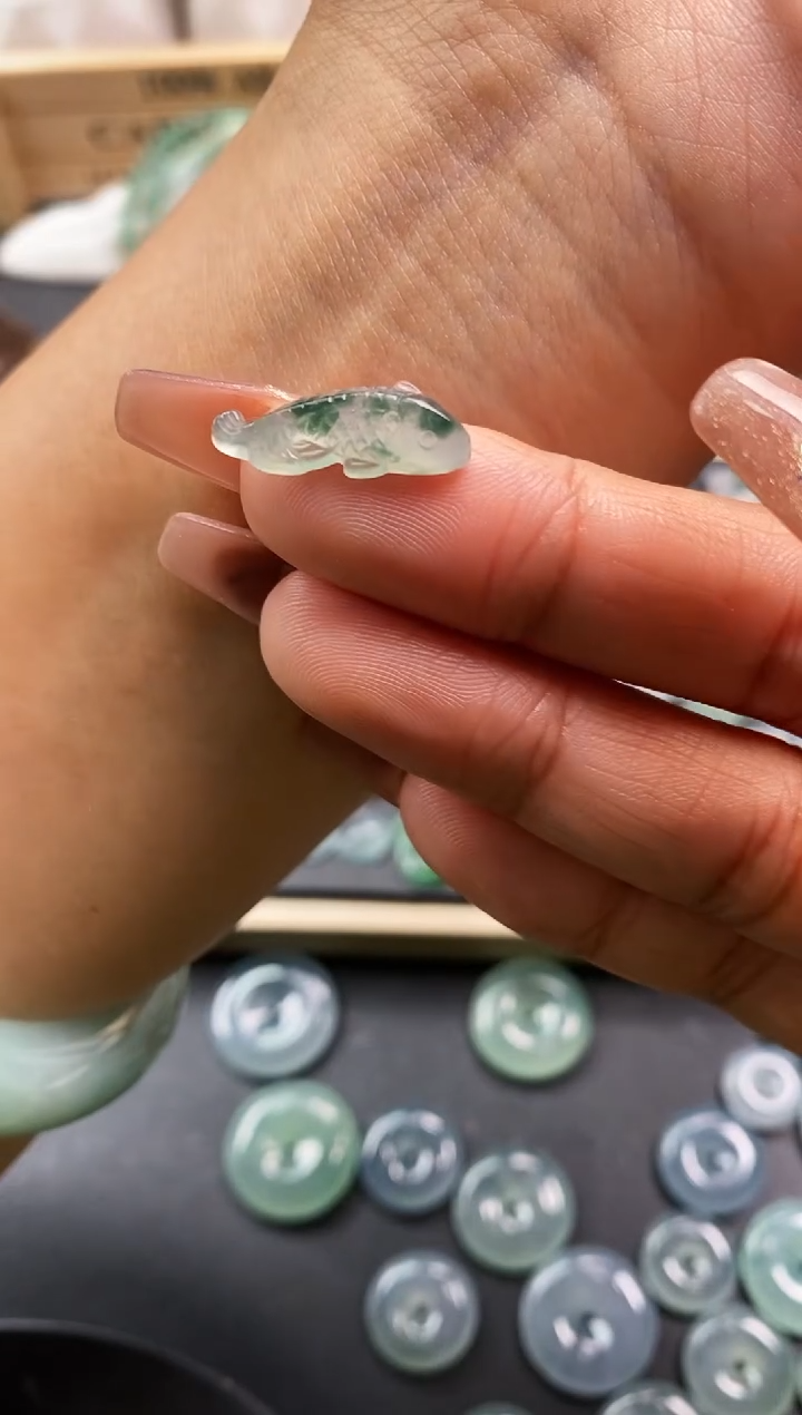 裸石翡翠可****1 鱼  169   定向 可乐12333211