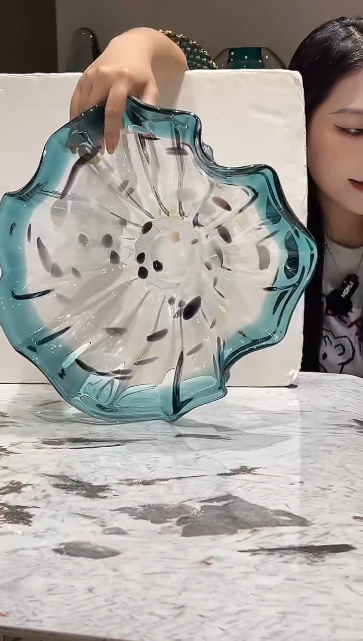 蓝色荷叶琉璃小果盘