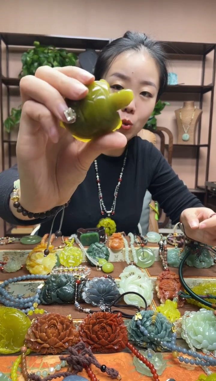 未镶嵌岫玉吊坠·