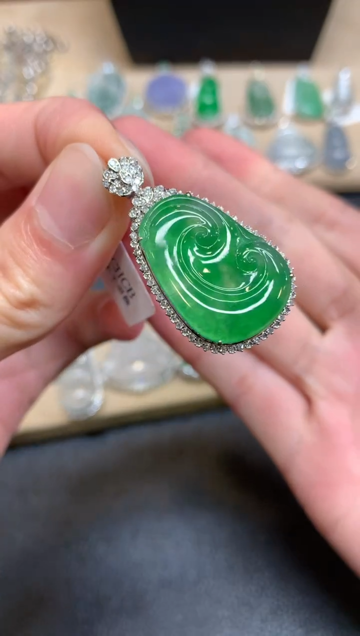 【闪购商品】翡翠颈饰18K金镶嵌如意【无服务费】