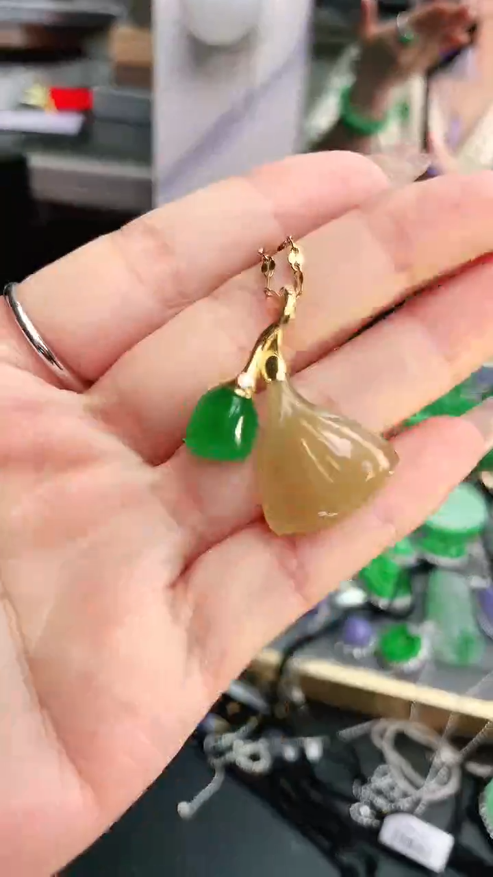 颈饰18K金镶嵌翡翠了**者赠礼盒证书 