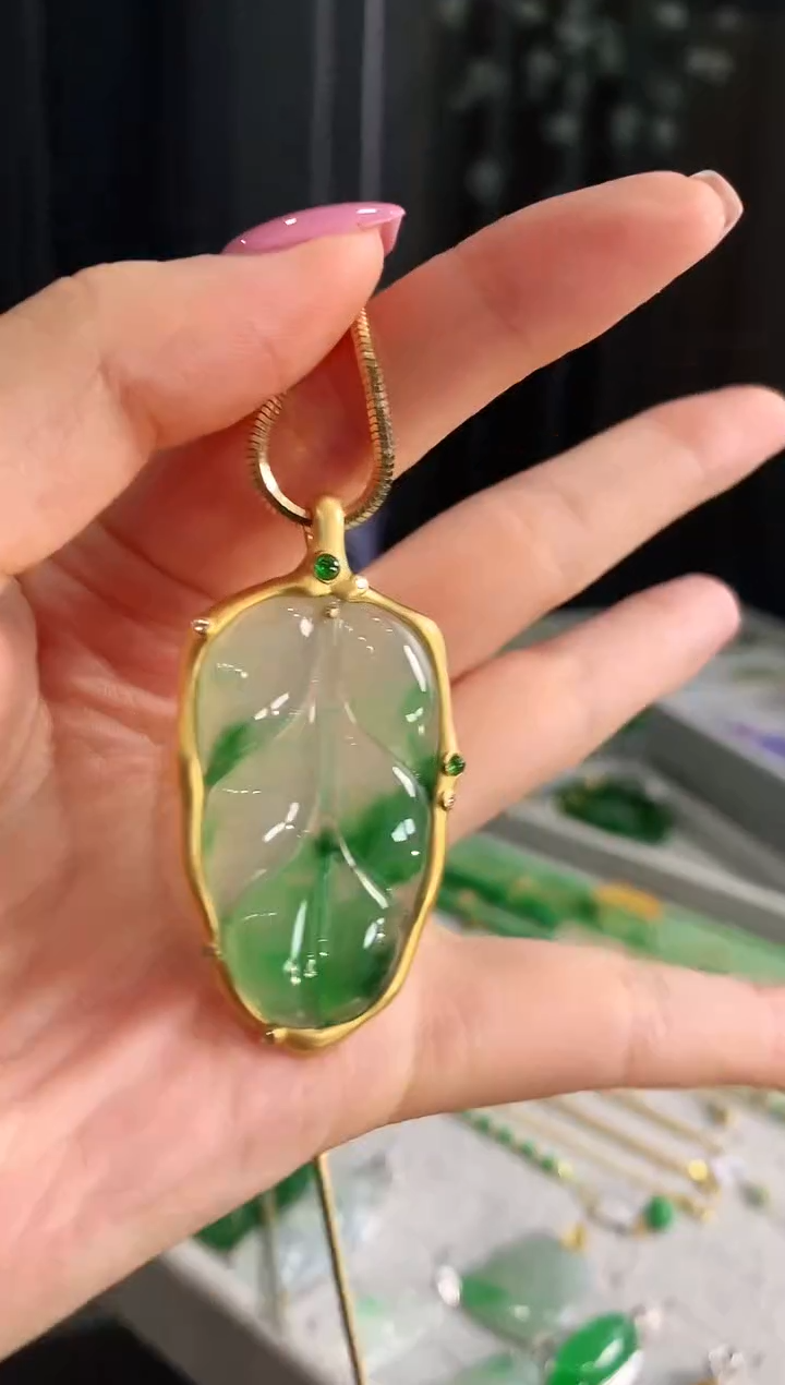 【闪购商品】翡翠吊坠(不含链)18K金镶嵌吊坠