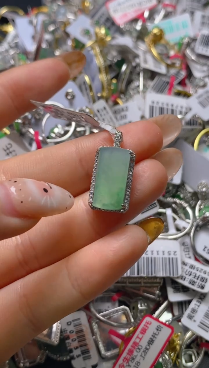 银S925镶嵌戒指翡翠百内无证书