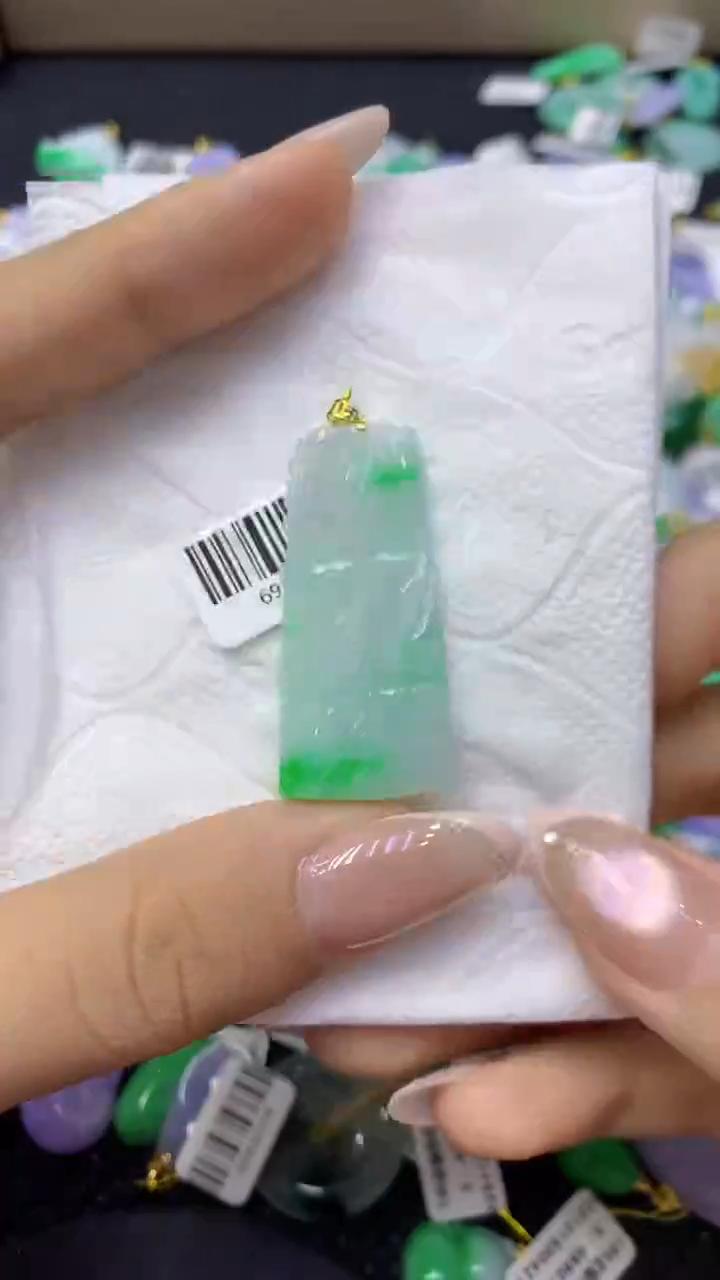 颈饰18K金镶嵌翡翠天然缅甸翡翠A货