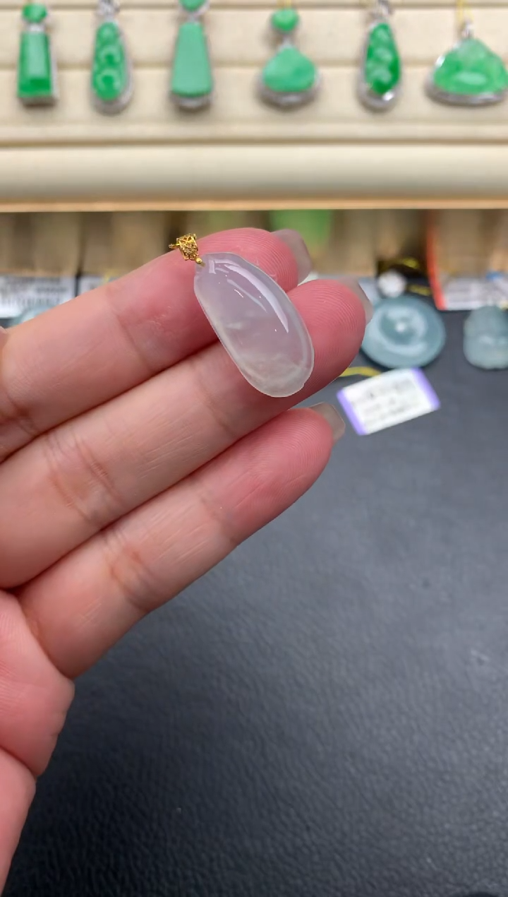 翡翠18K金镶嵌颈饰A90       
