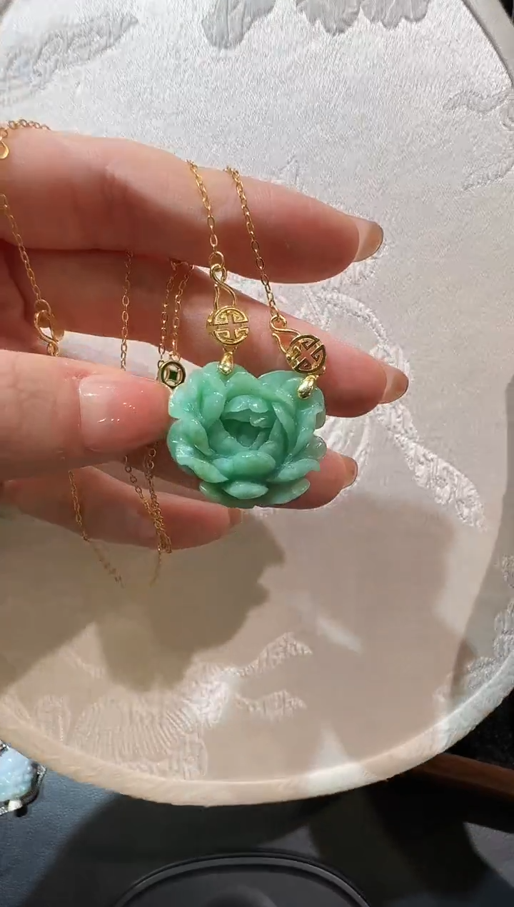 翡翠未镶嵌颈饰国风