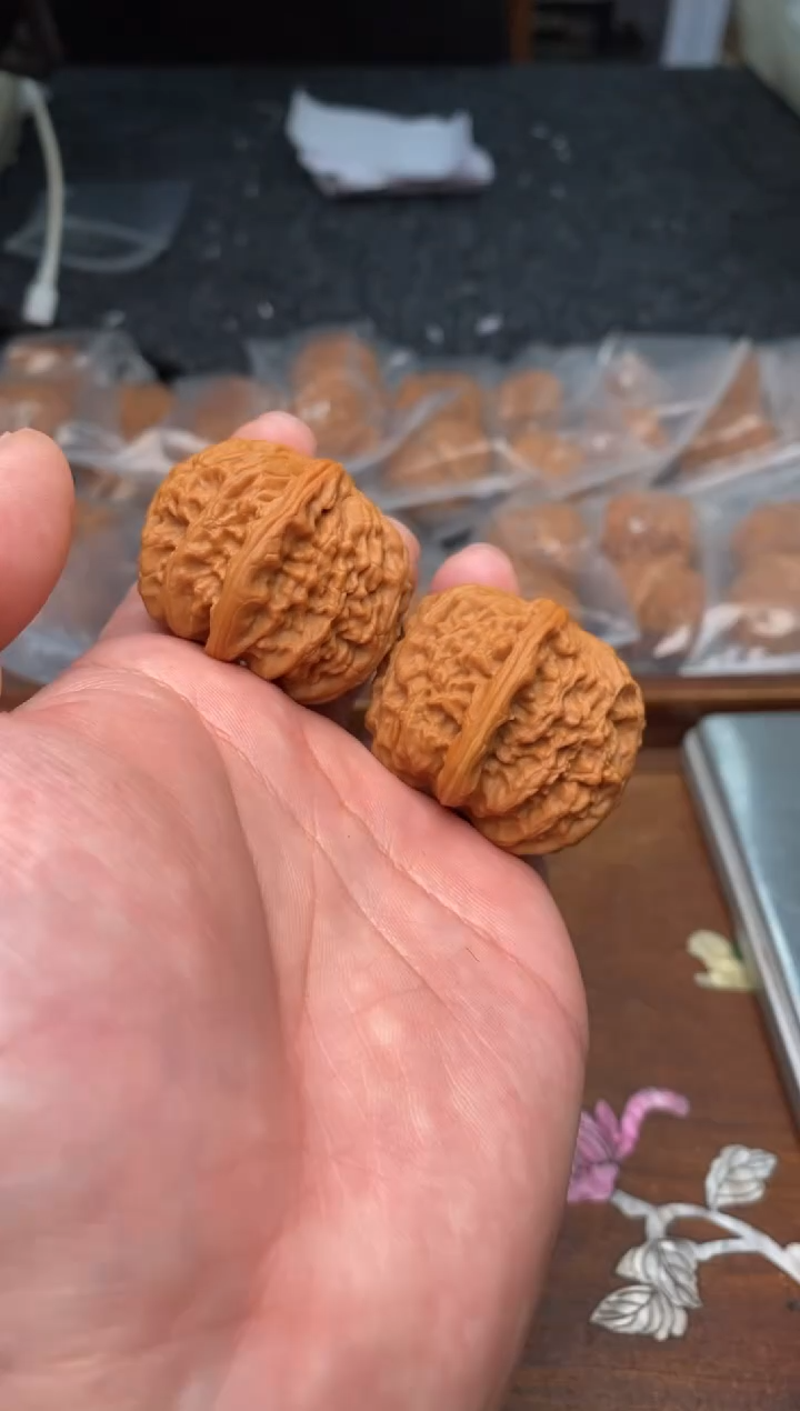 【闪购商品】文玩核桃把件G140号39尺白狮子