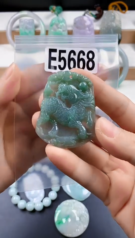 颈饰未镶嵌翡翠天然翡翠吊坠挂件