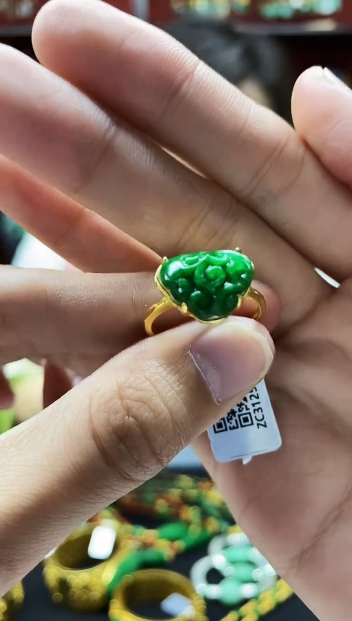 颈饰未镶嵌翡翠平**安戒指