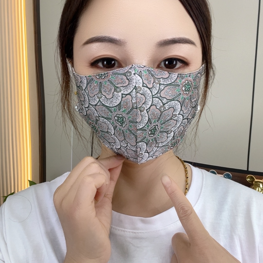 秋冬新款护眼角双层加厚防护面罩女士保暖口罩（太阳花）