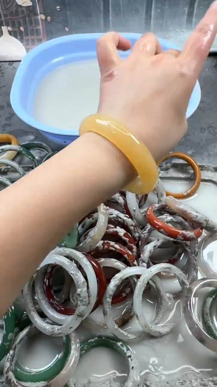 【闪购商品】石英质玉手镯未镶嵌58 6162