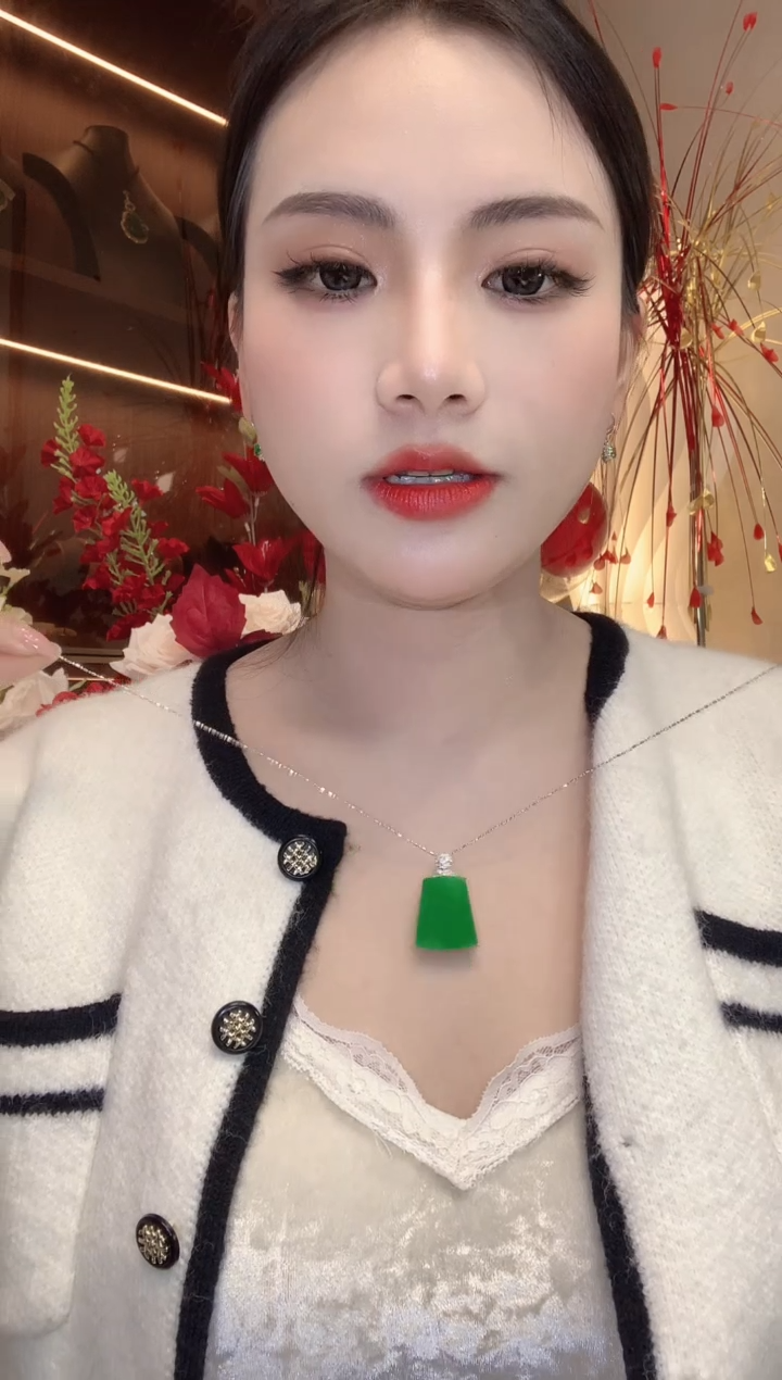【闪购商品】翡翠吊坠(不含链)18K金镶嵌A44