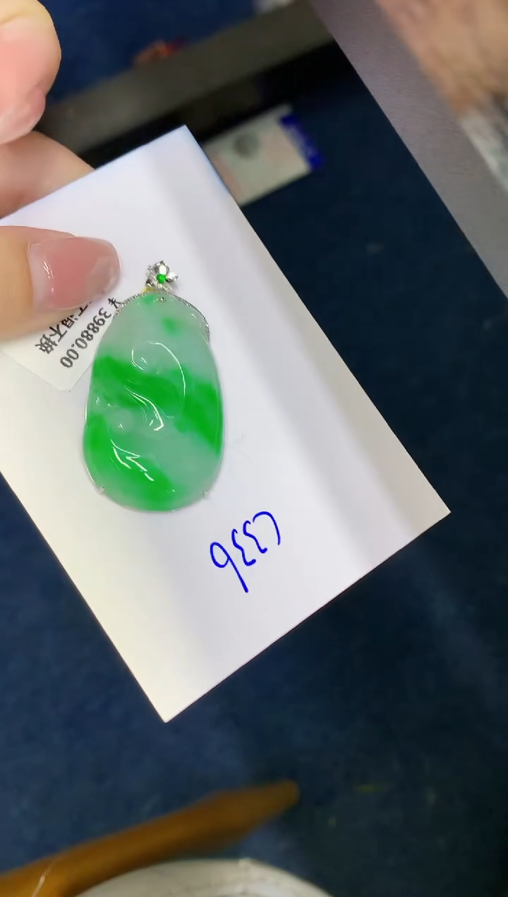 翡翠18K金镶嵌颈饰000000000000