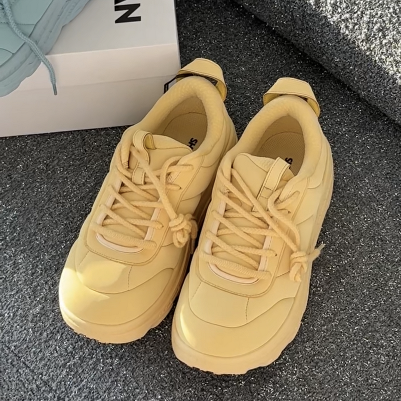 诗歌兰女鞋2025新款真皮马卡面包休闲鞋时尚厚底运动鞋女211-668