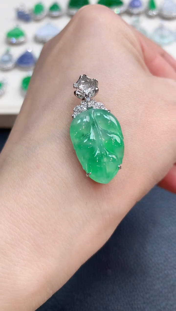 【闪购商品】翡翠吊坠(不含链)18K金镶嵌b79       