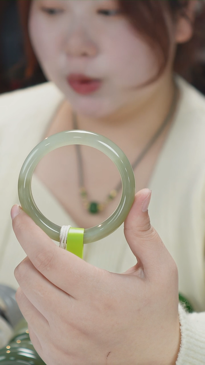 【闪购商品】和田玉手镯未镶嵌天然和田玉手镯拍一发一 58